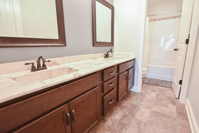 Building Photo - Pet Friendly Four Bedroom!