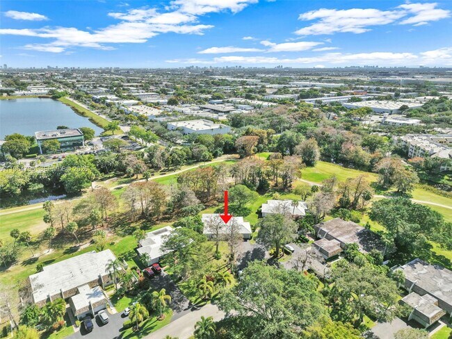 Building Photo - 820 E Cypress Ln