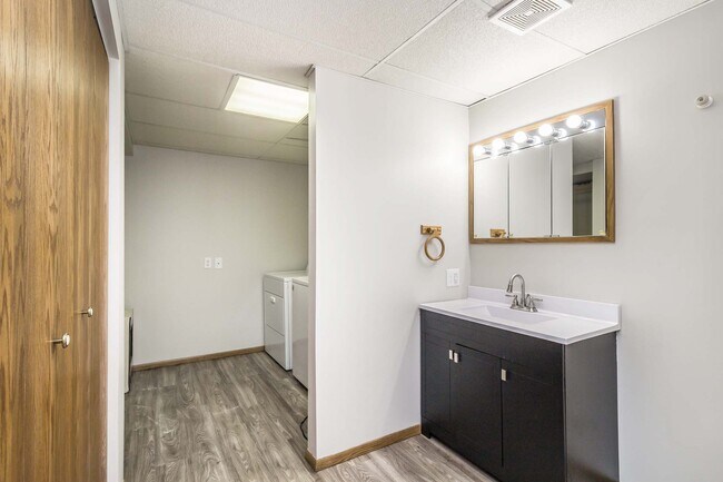 Building Photo - 6700 W 51st St