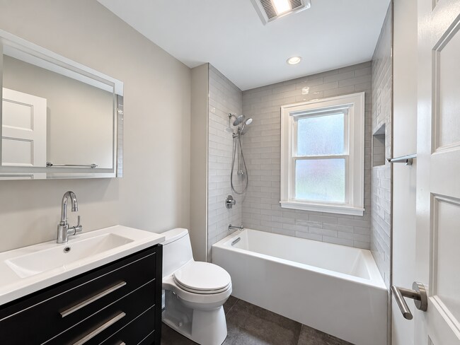 Building Photo - 1106 N 49th Ave