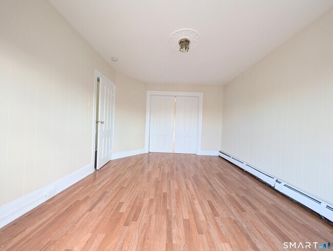 Building Photo - 107 Catherine St