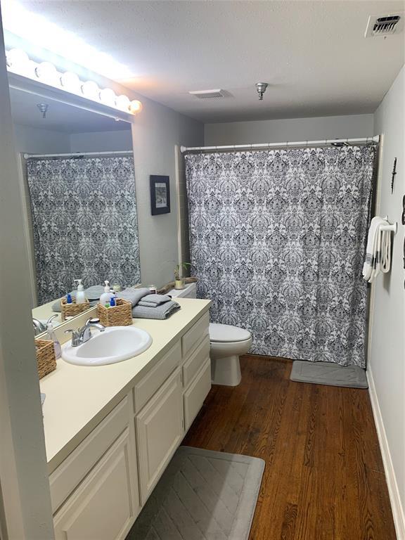 Building Photo - 2121 The Strand