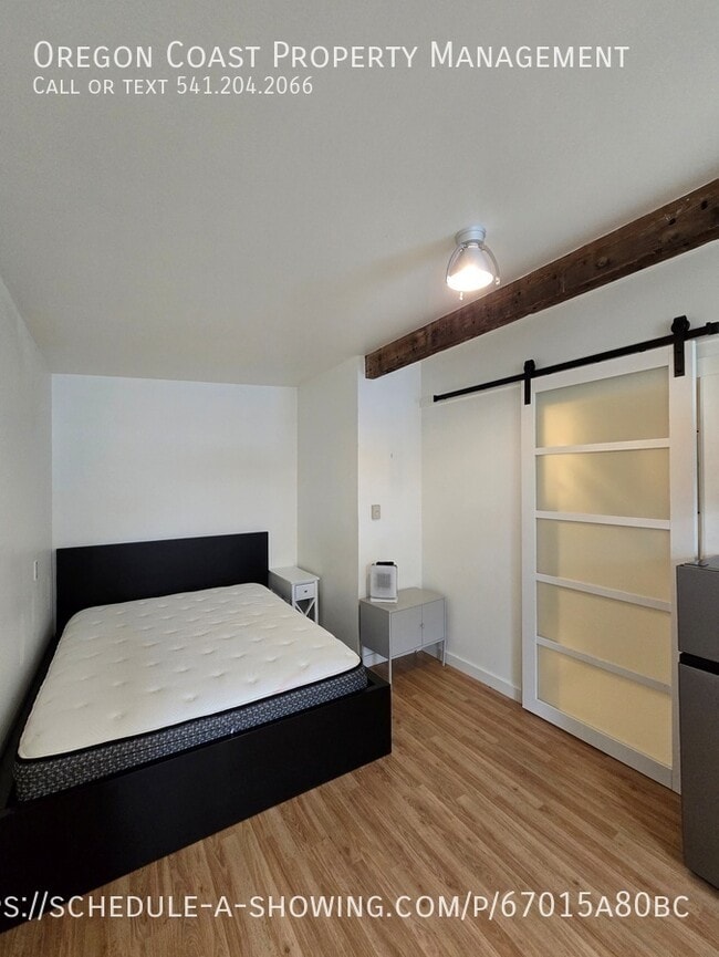 Building Photo - 1870 SE 3rd St