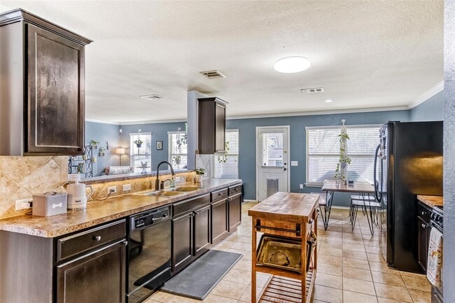 Building Photo - 7233 Crestone Rd