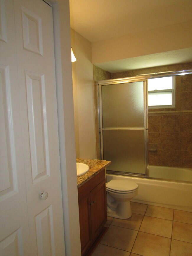 Building Photo - 2624 Valencia Rd