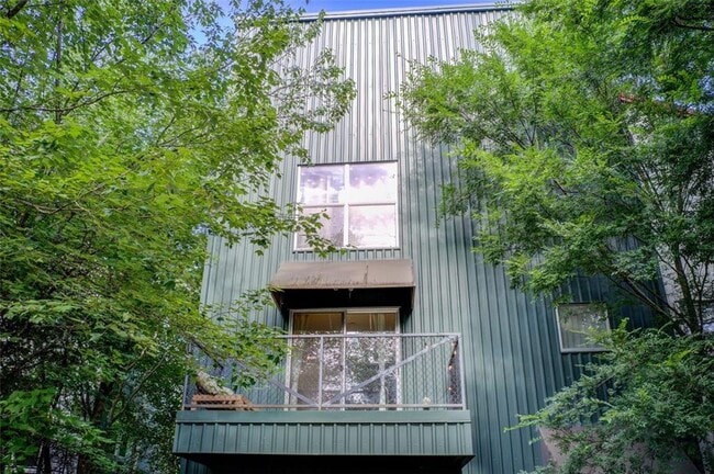 Building Photo - 241 Maynard Terrace SE