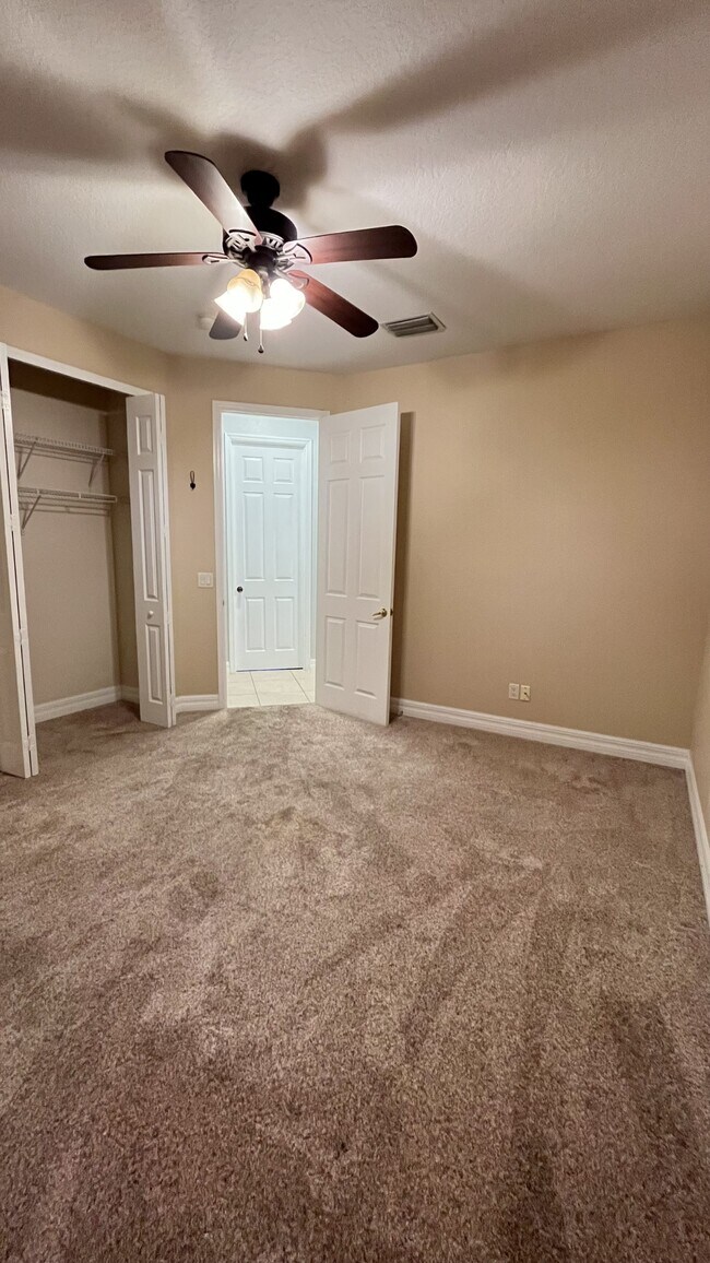 Building Photo - 2506 SW 15th Pl