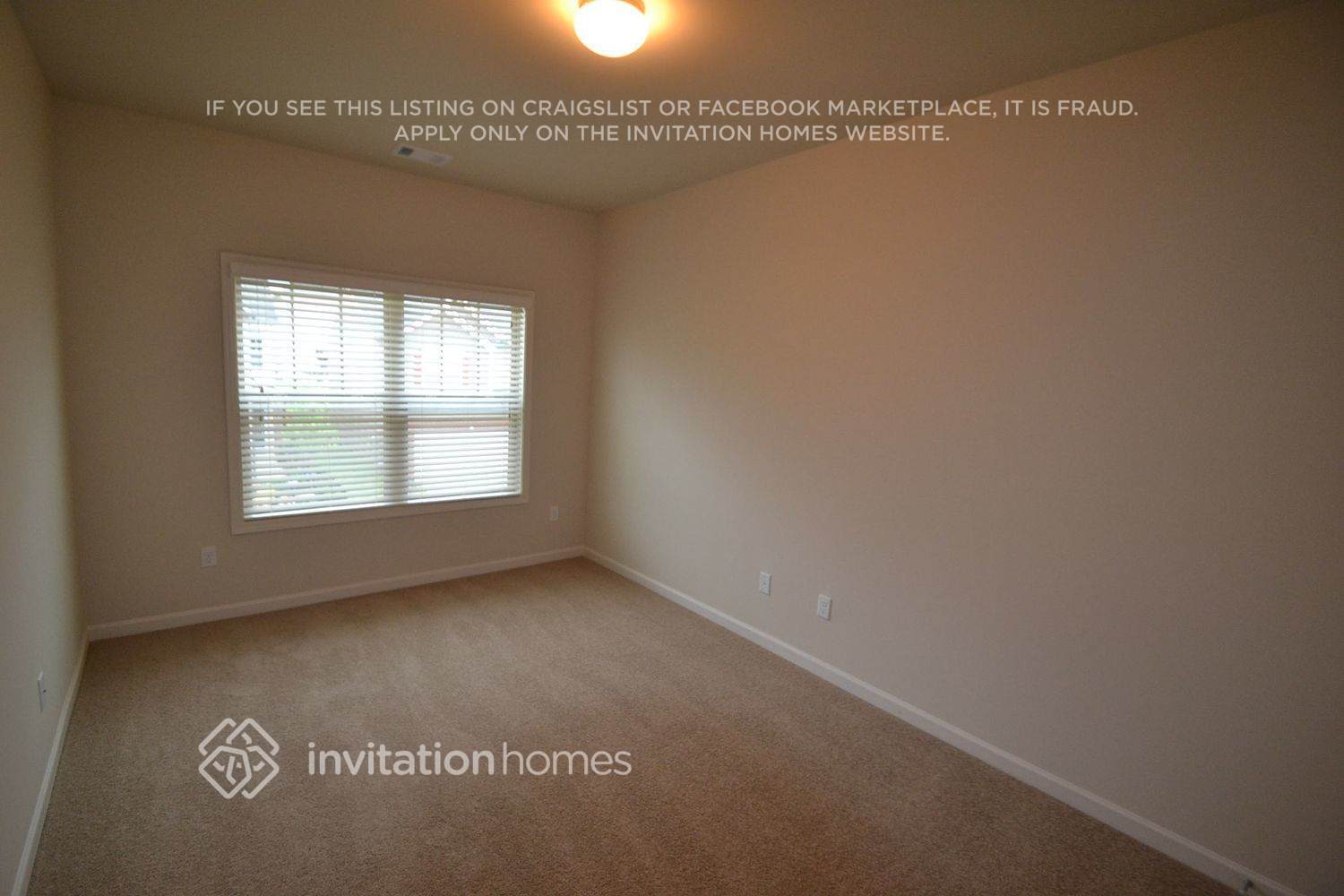 Building Photo - 3911 Lake Manor Way