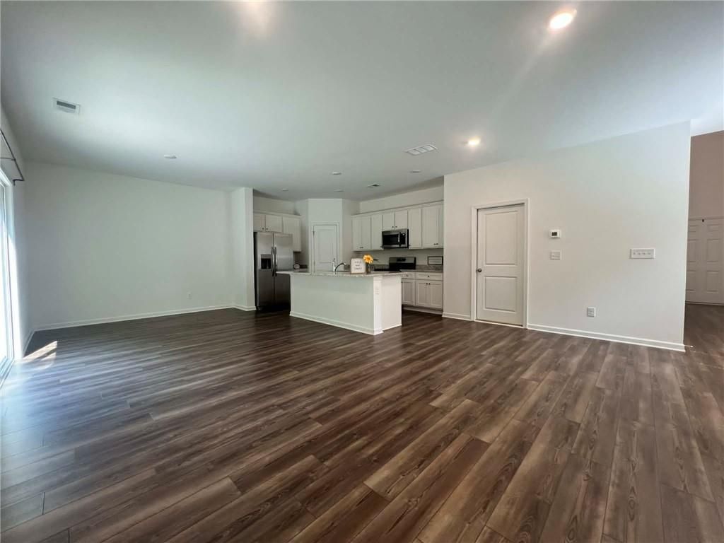 Building Photo - 705 Evergreen Rd