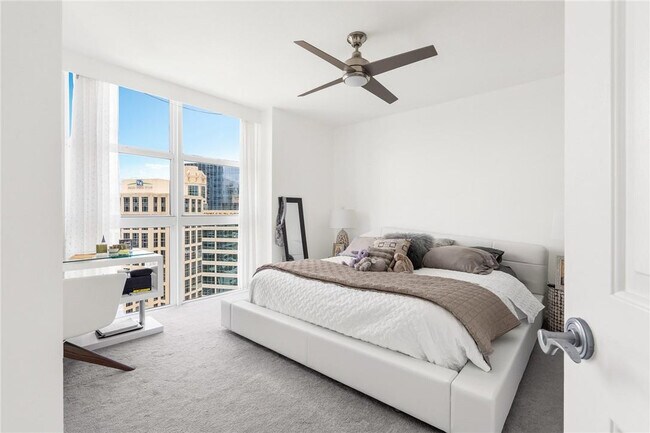 Building Photo - 347 N New River Dr E