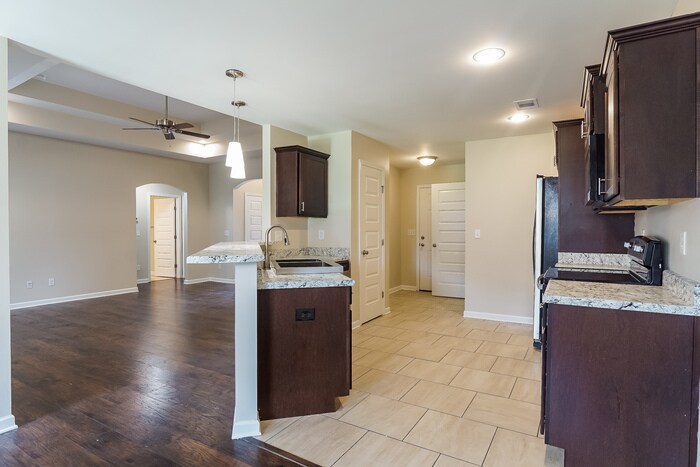 Building Photo - 16363 Pottery Ln