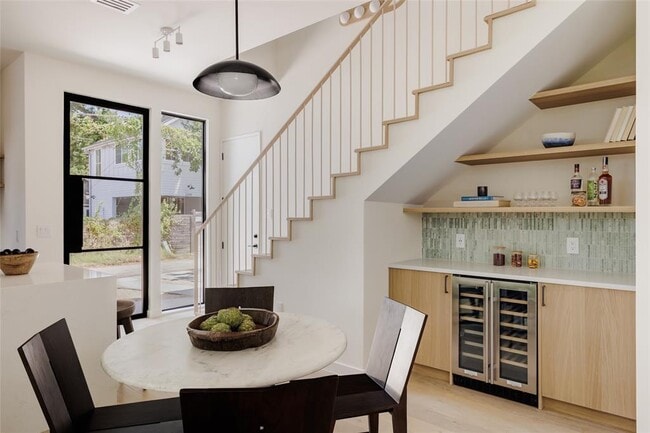 Building Photo - 2206 Holly St