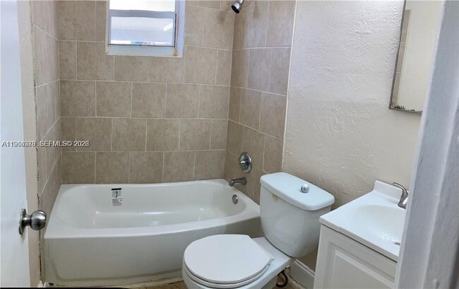 Building Photo - 534 NW 23rd Ave