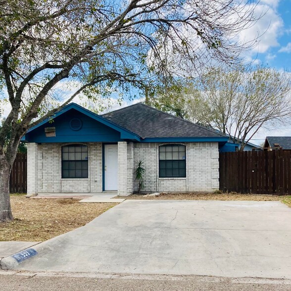 Primary Photo - 521 Amigos Ln