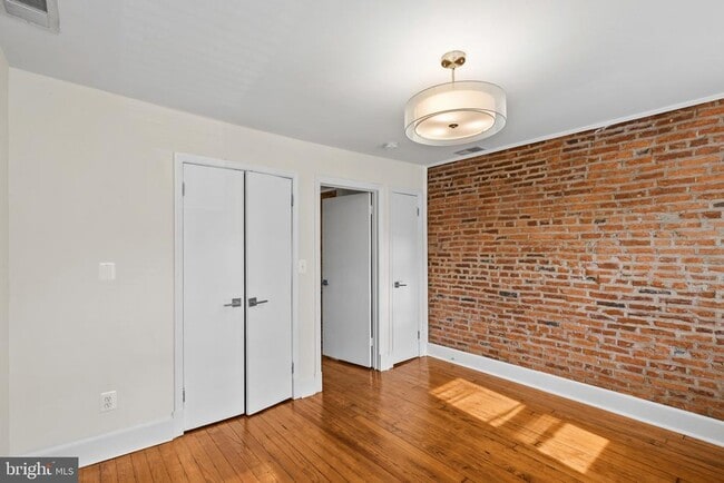 Building Photo - 1006 S Belnord Ave