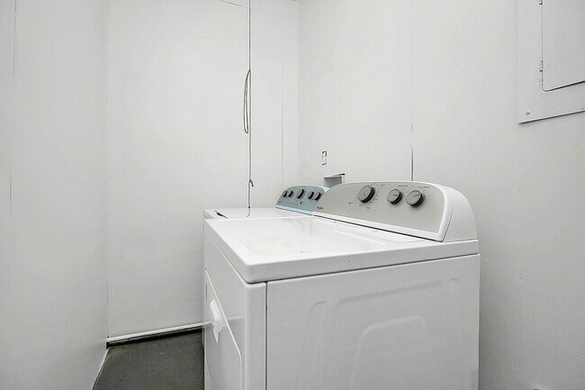 Building Photo - 4401 Ridgeley Dr