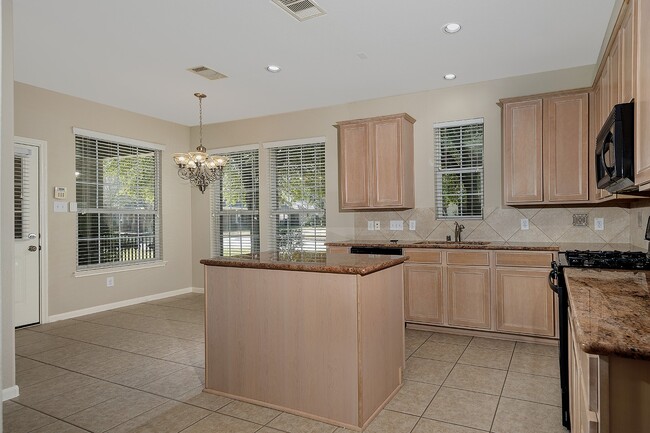 Building Photo - 50 E Pipers Green St