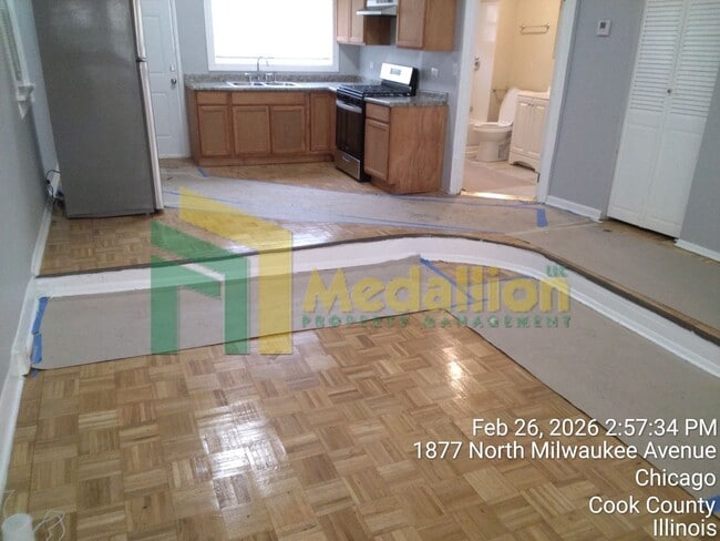 Building Photo - Spacious Studio with Hardwood Floors and Stainless Steel Appliances – Prime Milwaukee Ave Location