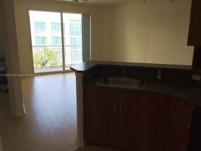Building Photo - 9172 Collins Ave