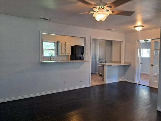 Building Photo - 10433 Cayuga Dr