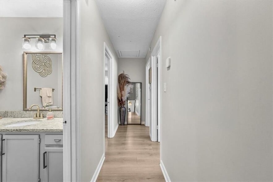 Building Photo - 4041 Woodbridge Ct