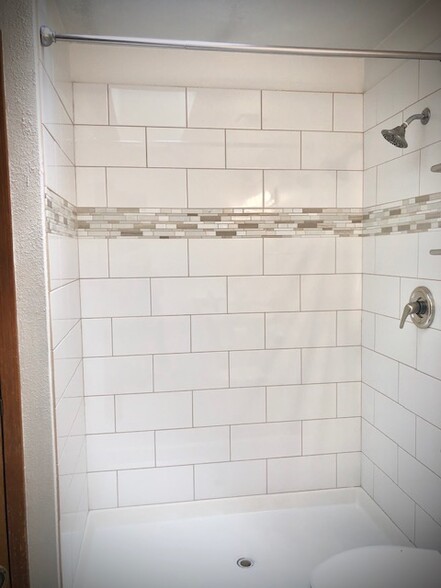 master bathroom - 8659 Chancellor Dr