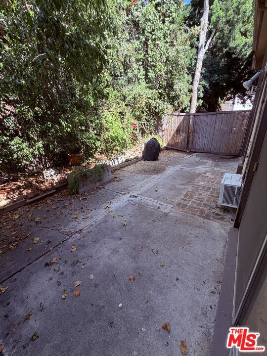 Building Photo - 2000 Ivar Ave