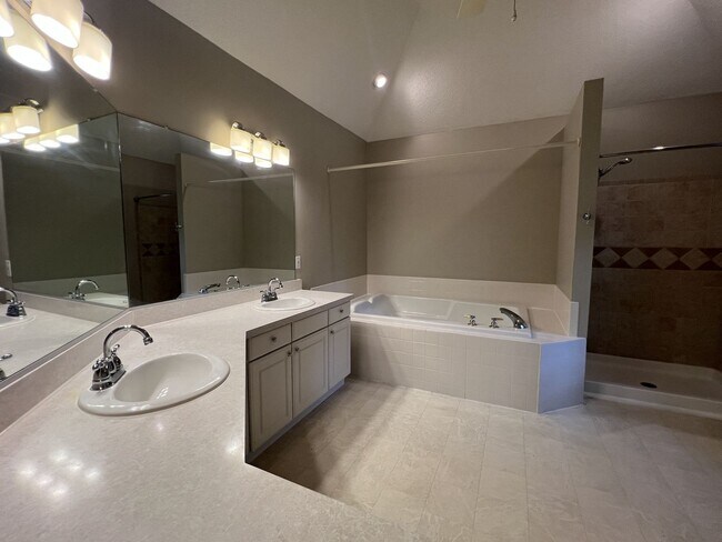 Building Photo - Beautifully Updated Kiln Creek Home with G...