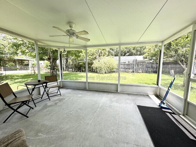 Building Photo - 3137 Thistlehill Dr