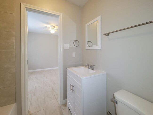 Building Photo - 3206 Lobit Dr
