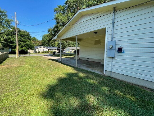 Building Photo - Updated 3/1 House in Lindale $1,295