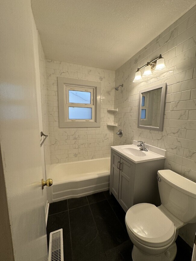 Building Photo - 3 bedroom, 1 bathroom house with partially...