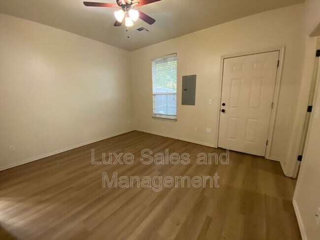 Building Photo - 1317 Garden Gate Dr