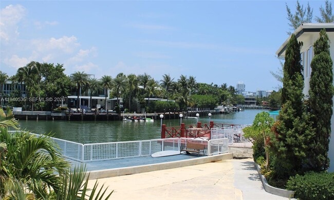 Building Photo - 4710 Pine Tree Dr