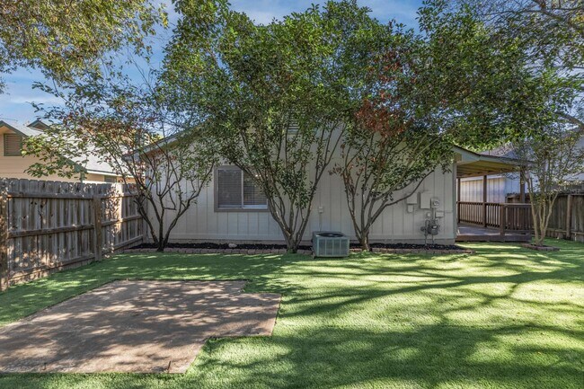 Building Photo - 15531 Knollglade