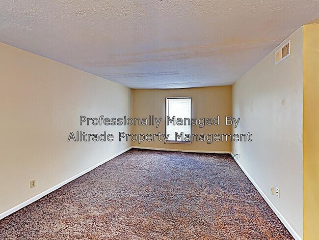 Building Photo - 1201 Huntington Ln