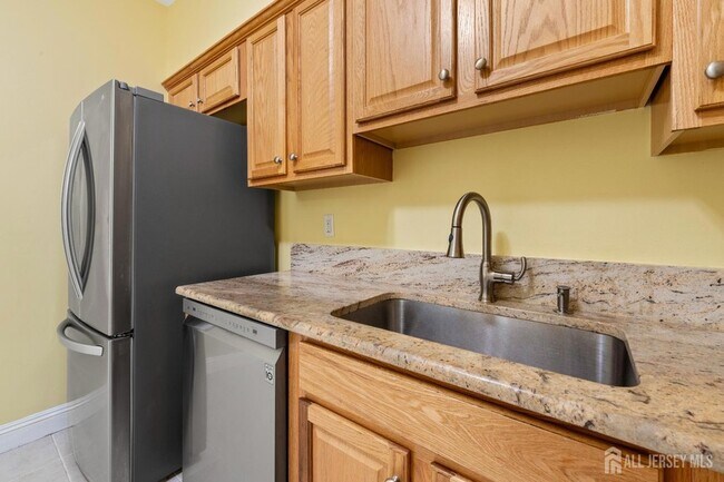 Building Photo - 540 Cranbury Rd