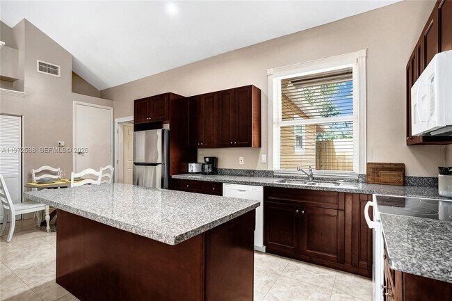 Building Photo - 13161 179th Ct N