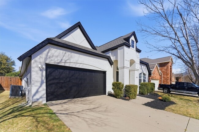 Building Photo - 6000 Meadowglen Dr