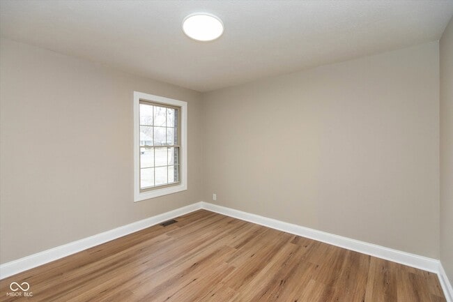 Building Photo - 707 Daffon Dr