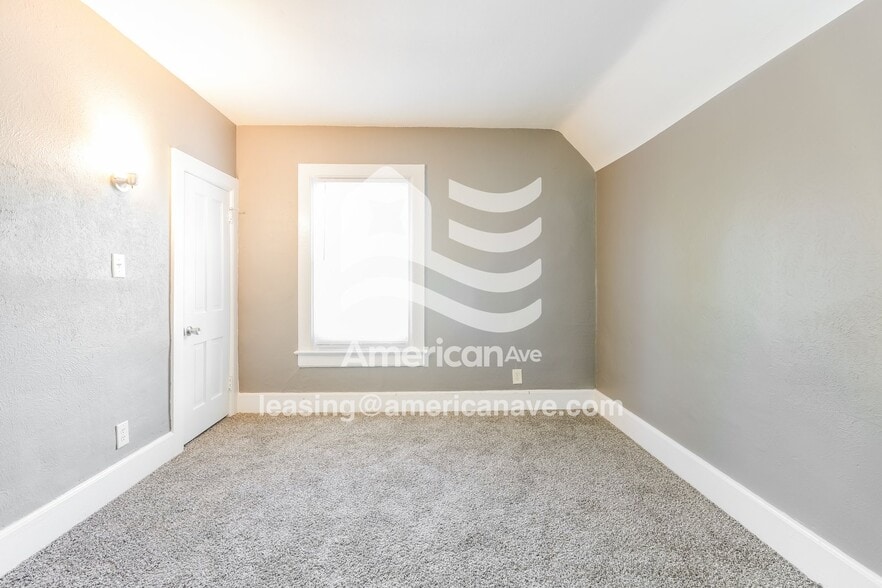 Building Photo - 250 Studebaker St