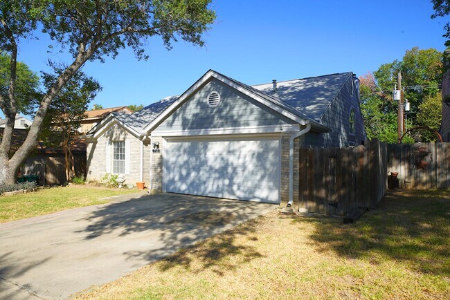 Building Photo - Great Home Near Randolph AFB - Realtor Com...