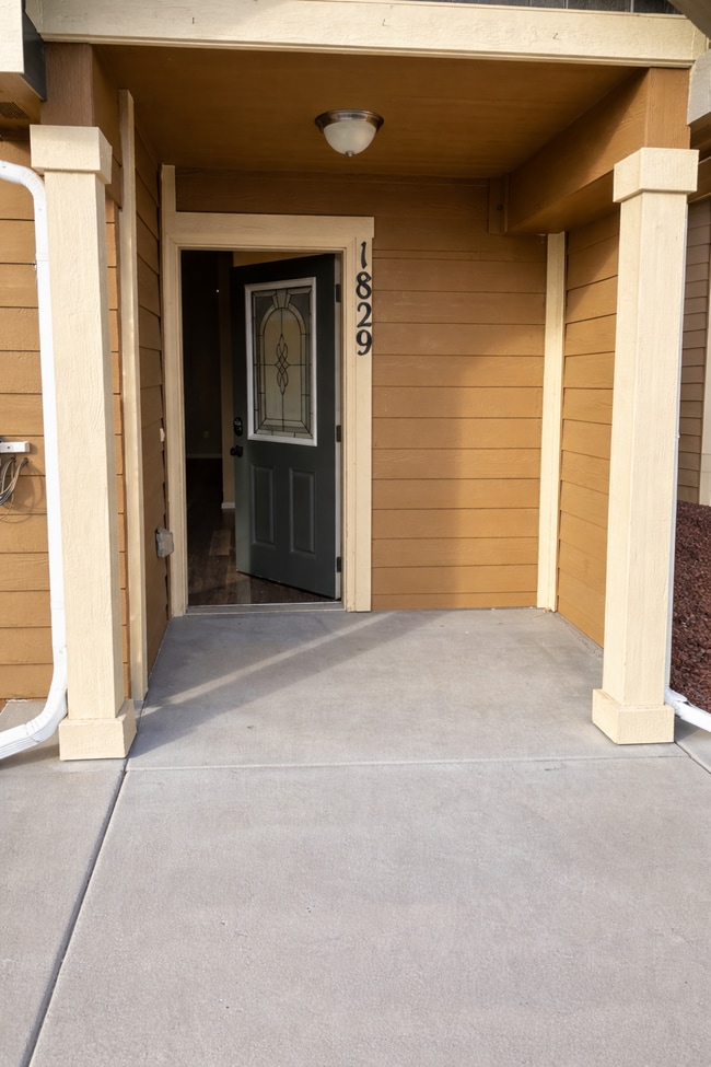 Building Photo - 1829 Final View Aly