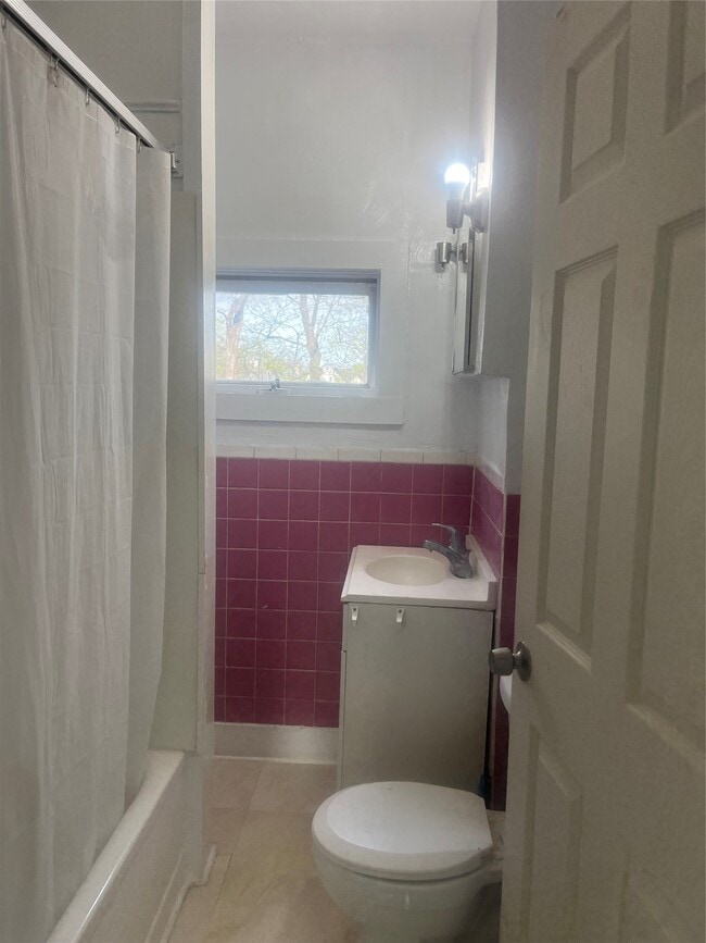 Building Photo - 127 Burbank Ave