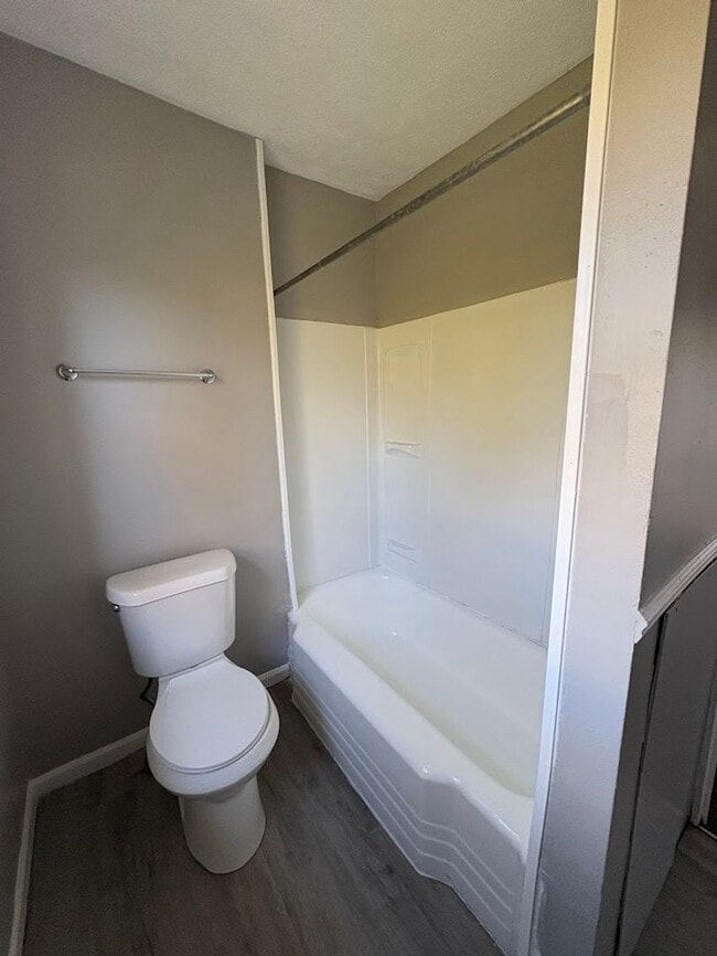 Building Photo - Three bedroom one bathroom townhouse for rent