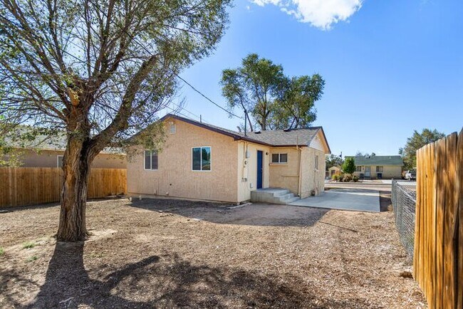 Building Photo - Well-Maintained 3-Bedroom Home with Modern...