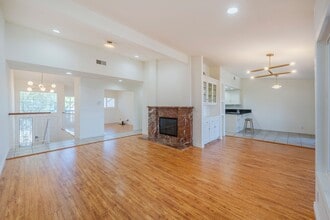 Building Photo - 37 Cottonwood Cir