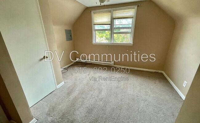 Building Photo - 1647 Hillcrest Rd