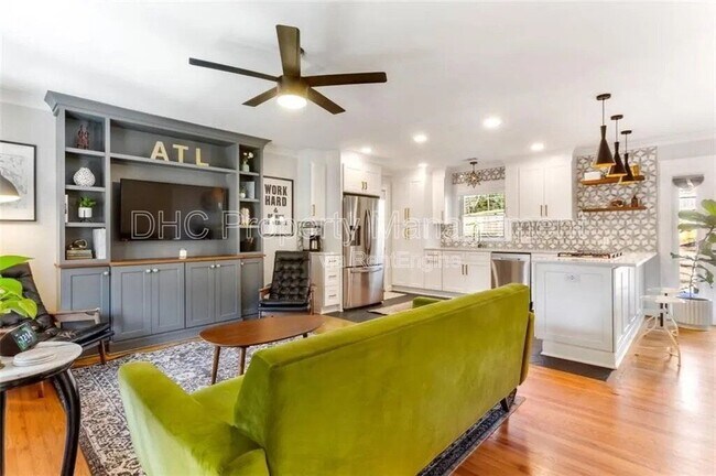 Building Photo - 2968 Catalina Dr