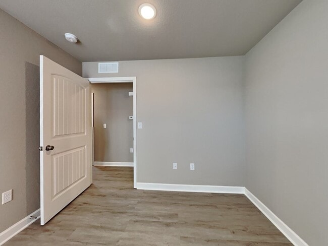 Building Photo - Charming 3BR/2BA Ranch Duplex w/ Garage – Colonial Gardens